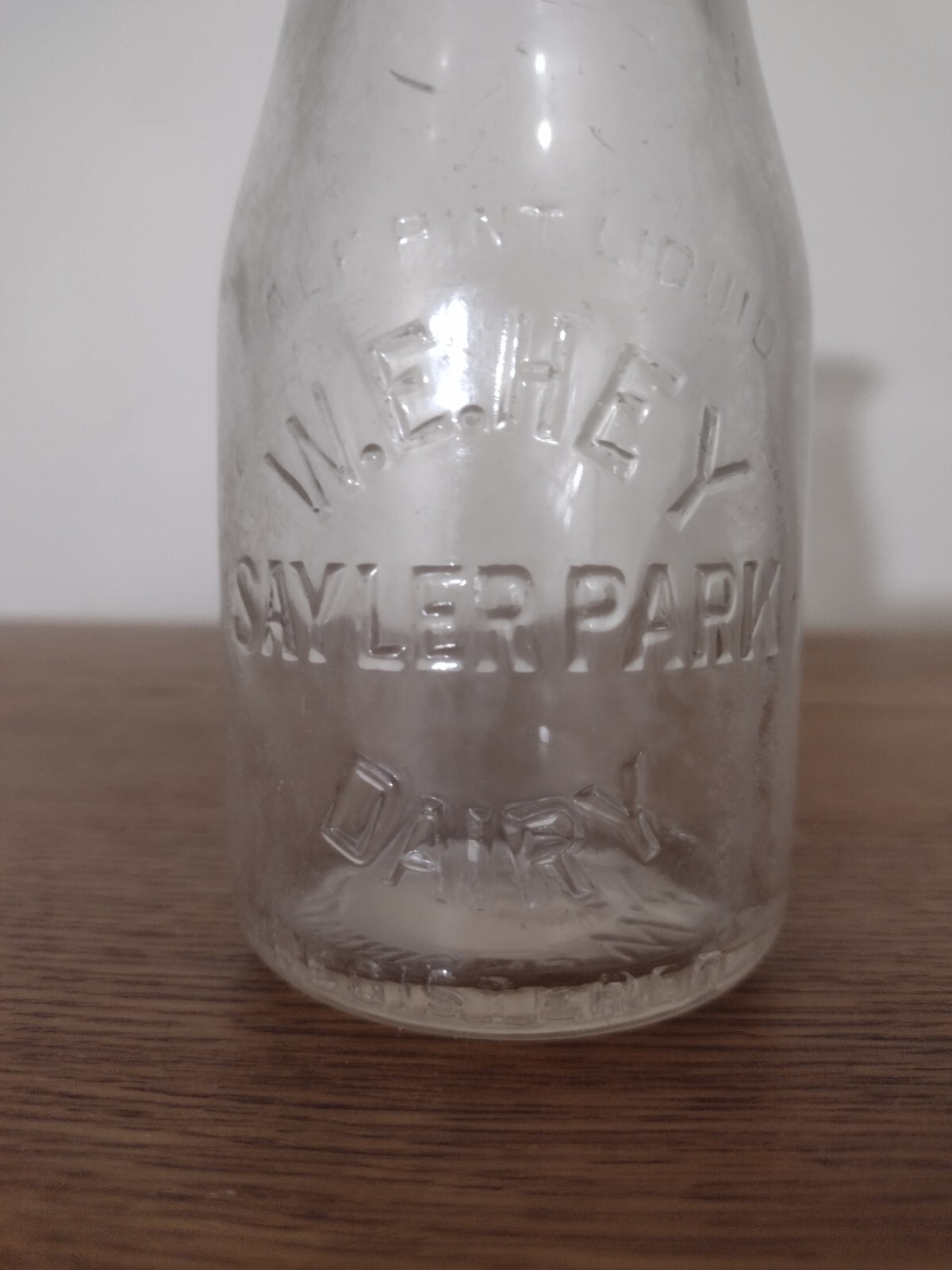 ANTIQUE W.E. HEY HALF PINT MILK BOTTLE SAYLER PARK CINCINNATI OHIO PRICE HILL
