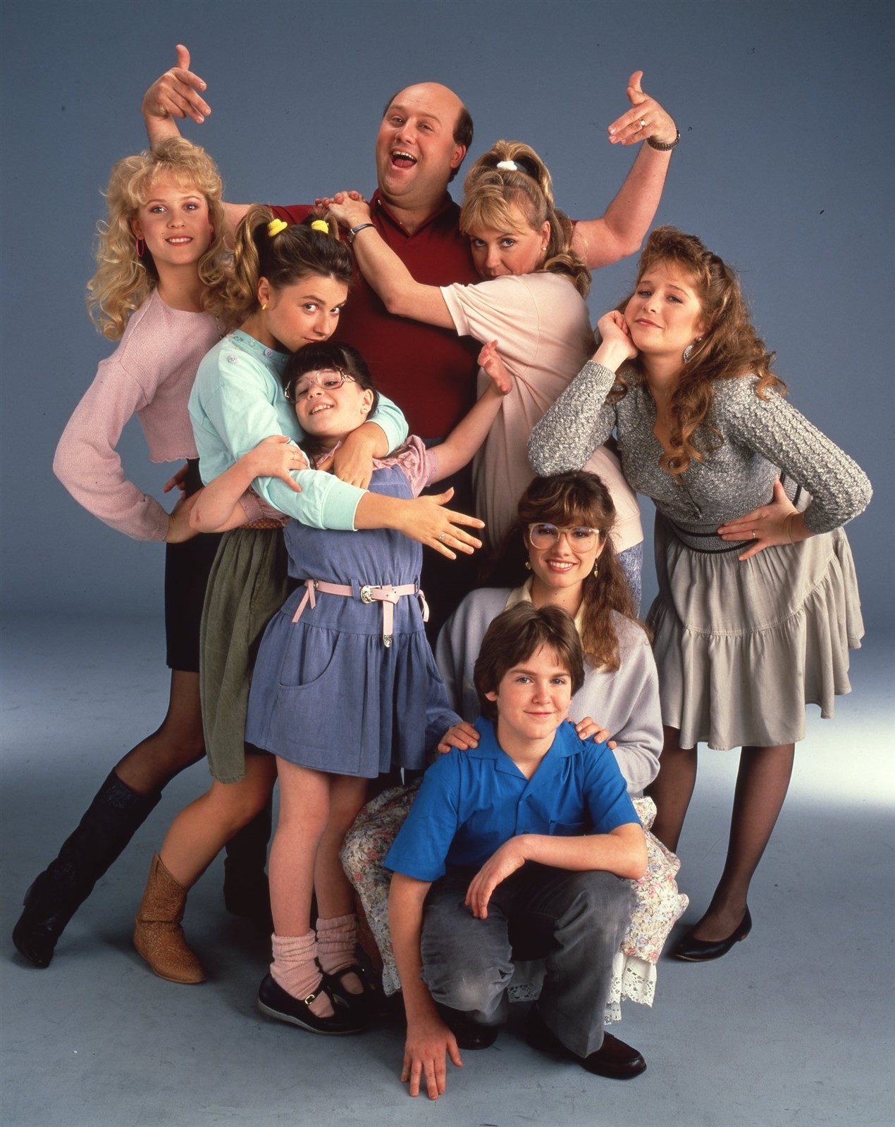 LD157-182 CAST OF 1987 SITCOM JUST THE TEN OF US ORIG 4\
