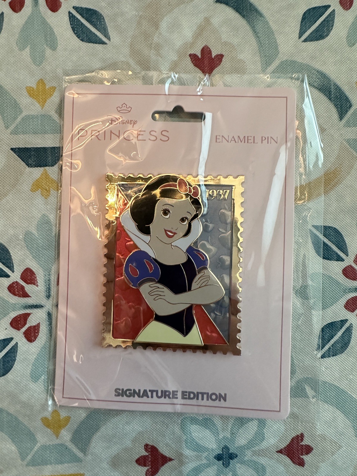 PALM Disney Royal Stamp Snow White Collectible Pin SE400