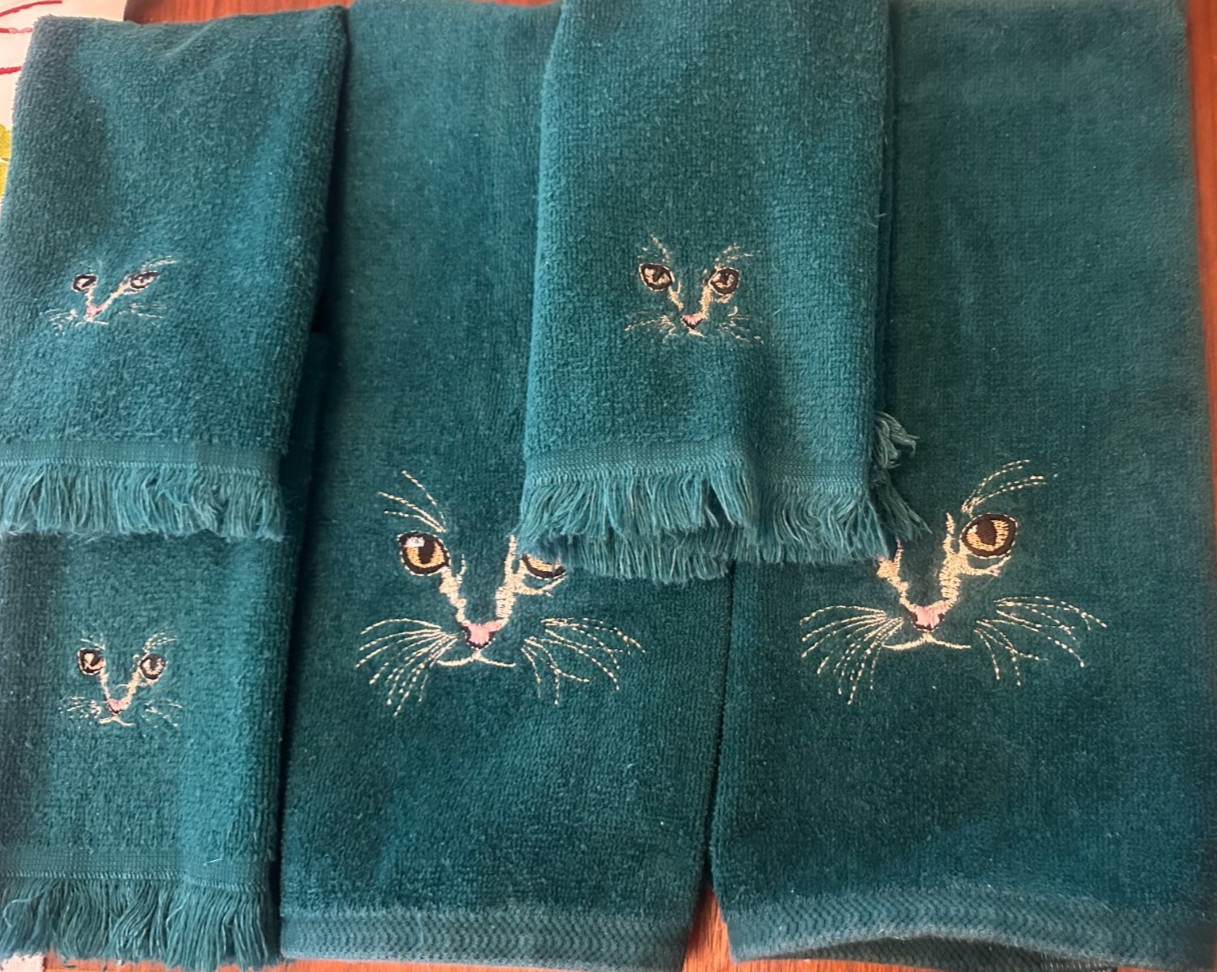 Vintage Green Terry Embroidered Cat Face Towels Hand + Fingertip Set USA
