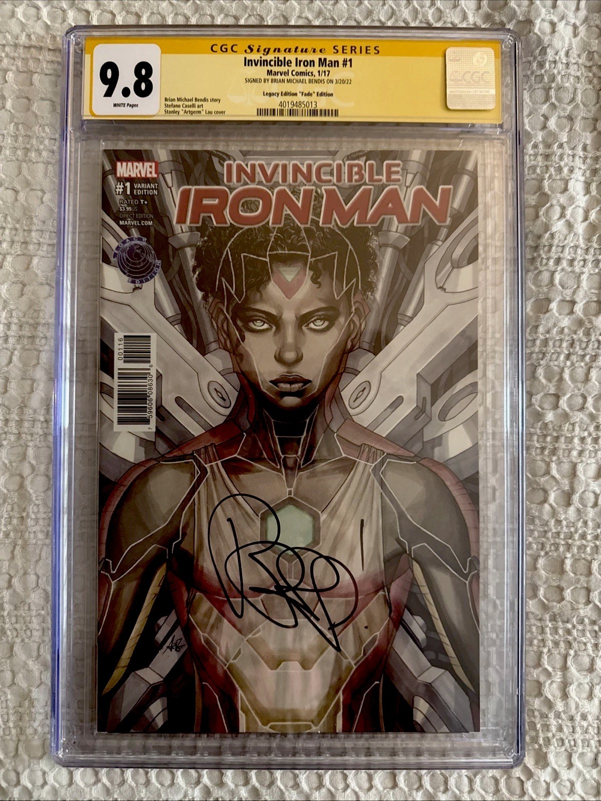 CGC Signature Series 9.8 Invincible Iron Man #1 Signed By Bendis Legacy Edition