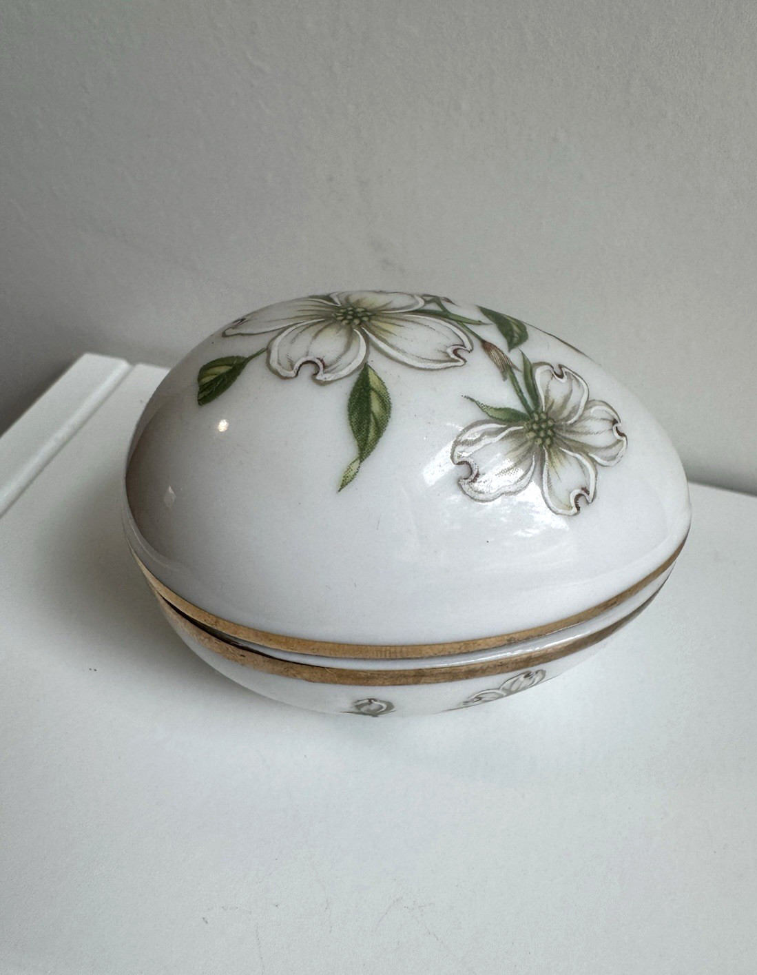 Vintage Japan Porcelain Egg Trinket Box Dogwood Floral Gold Trim 3” Style 03170