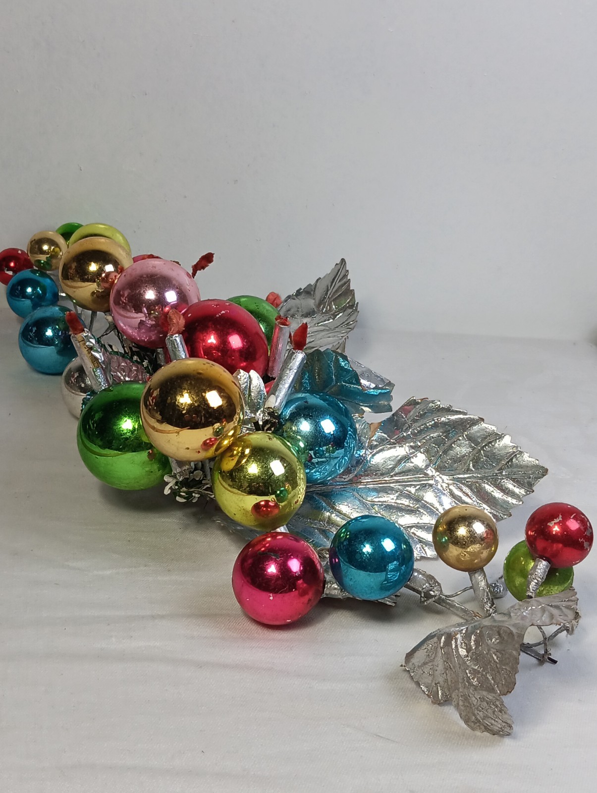 Beautiful Vtg. Christmas Mercury Glass Foil Leaf Table Or Mantle 19\