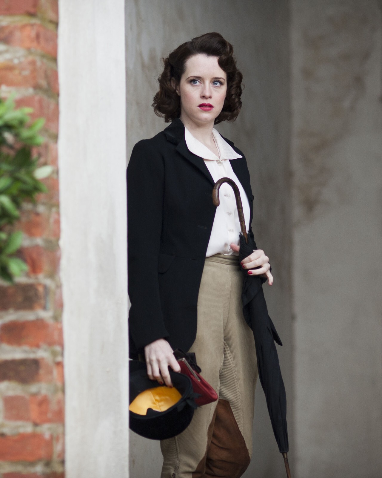 SEXY CLAIRE FOY 8x10 PHOTO *