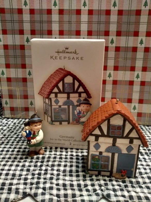 HALLMARK GERMANY JOY TO THE WORLD 2007 CHRISTMAS KEEPSAKE ORNAMENTS SET