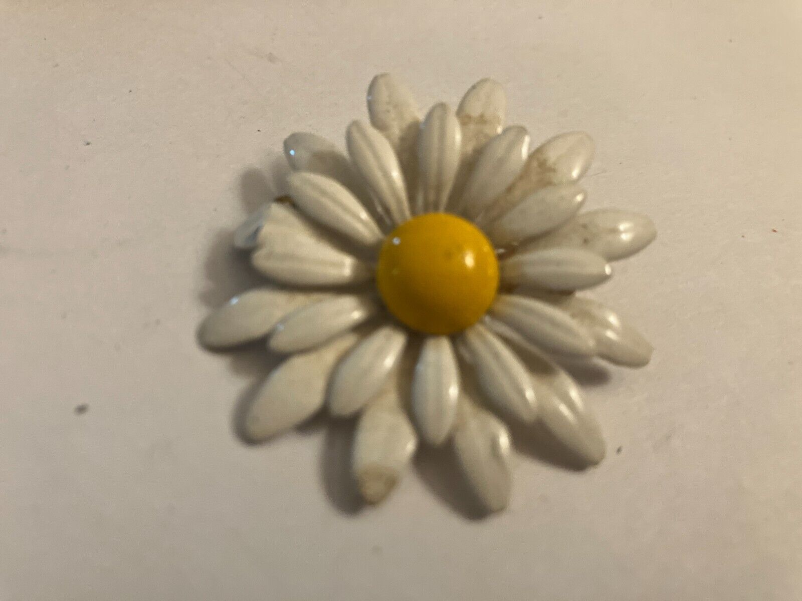 vintage estate small, enameled daisy brooch scatter pin