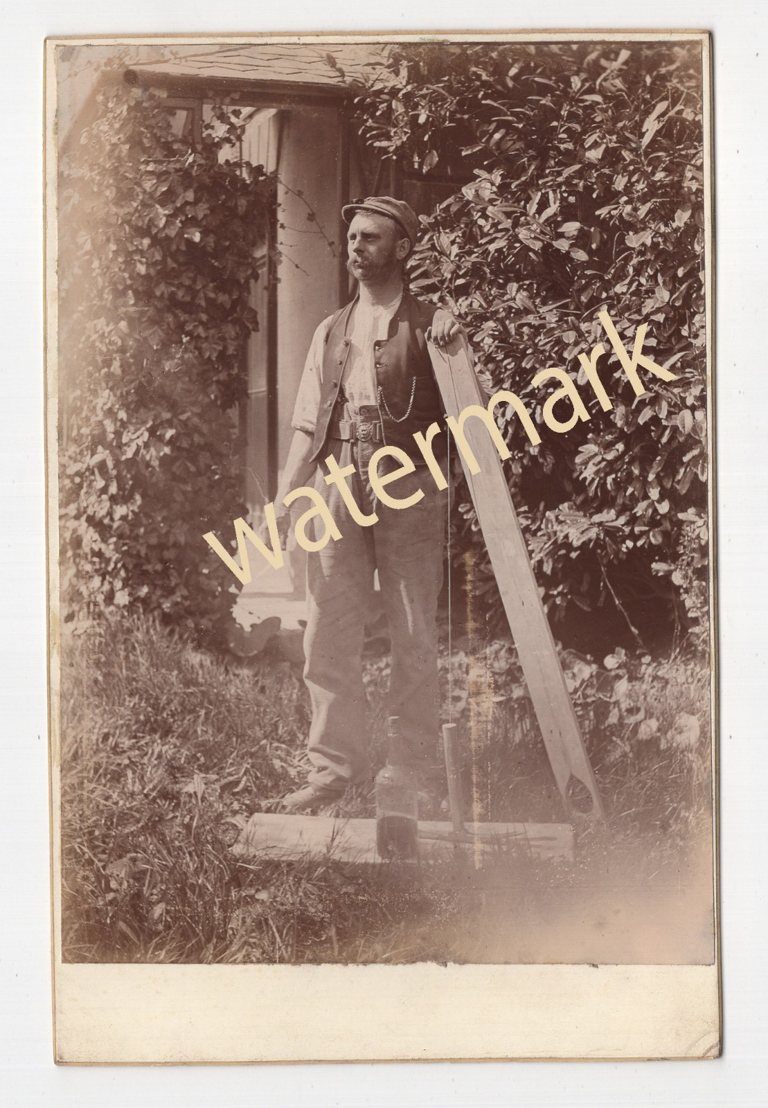 Workman / soldier, with tools, Cabinet photo Workman / soldier, with tools, Cabinet photo