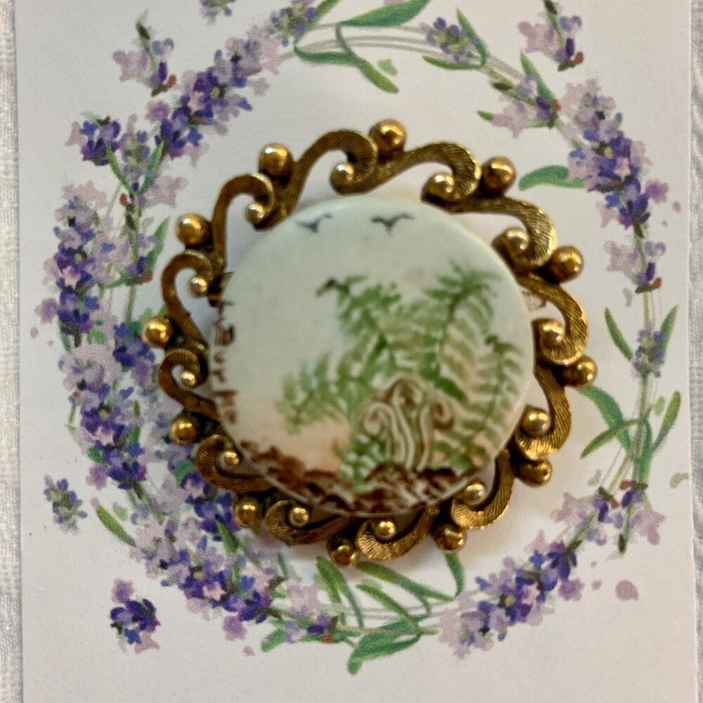 Vintage 1960s Brooch Gold Filigree Bisque Like Painted Palms & Snakes (J127) Vintage 1960s Brooch Gold Filigree Bisque Like Painted Palms & Snakes (J127)