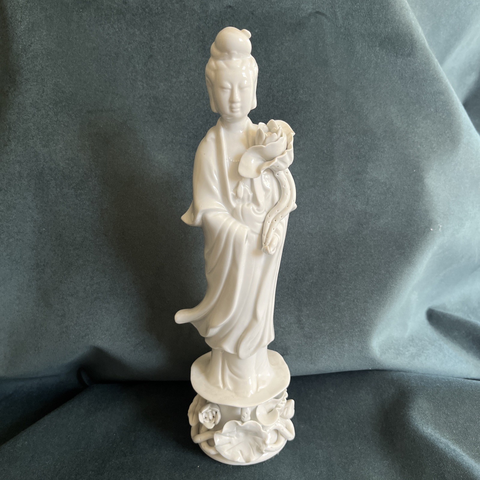 Chinese White Blanc De Chine Porcelain Guanyin Kwan YIN Figurine Statue 8.5
