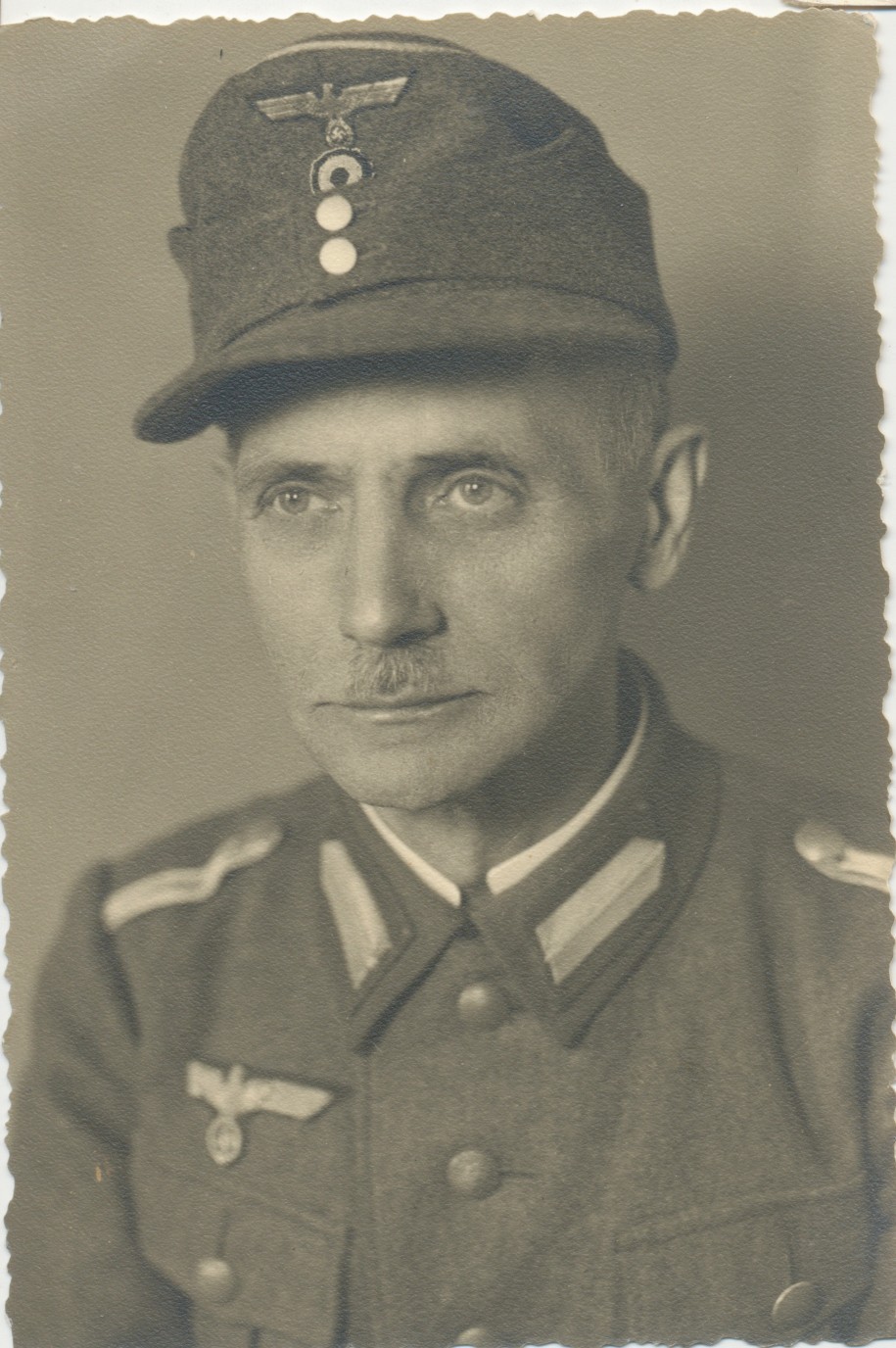 WWII GERMAN HEER SOLDIER Portrait Photo Postcard Uniform Insignia ca. 1939-42