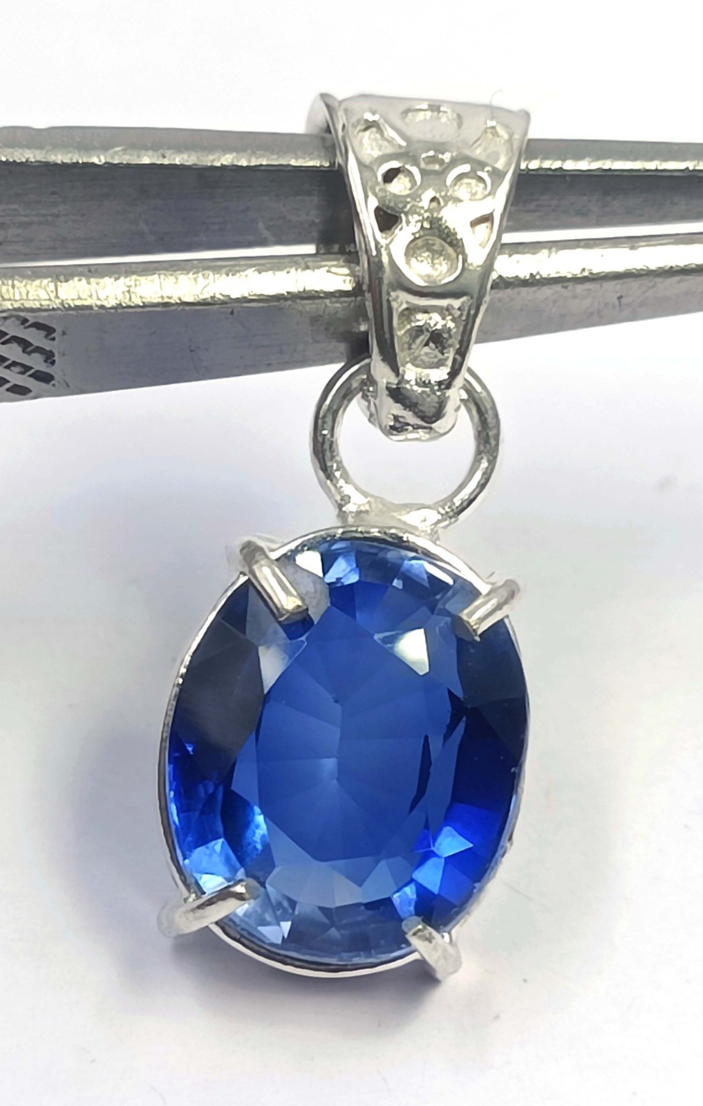 20.15 Ct Natural Blue Sapphire Pendant Oval 925 Silver Free Chain IGL 6FHS
