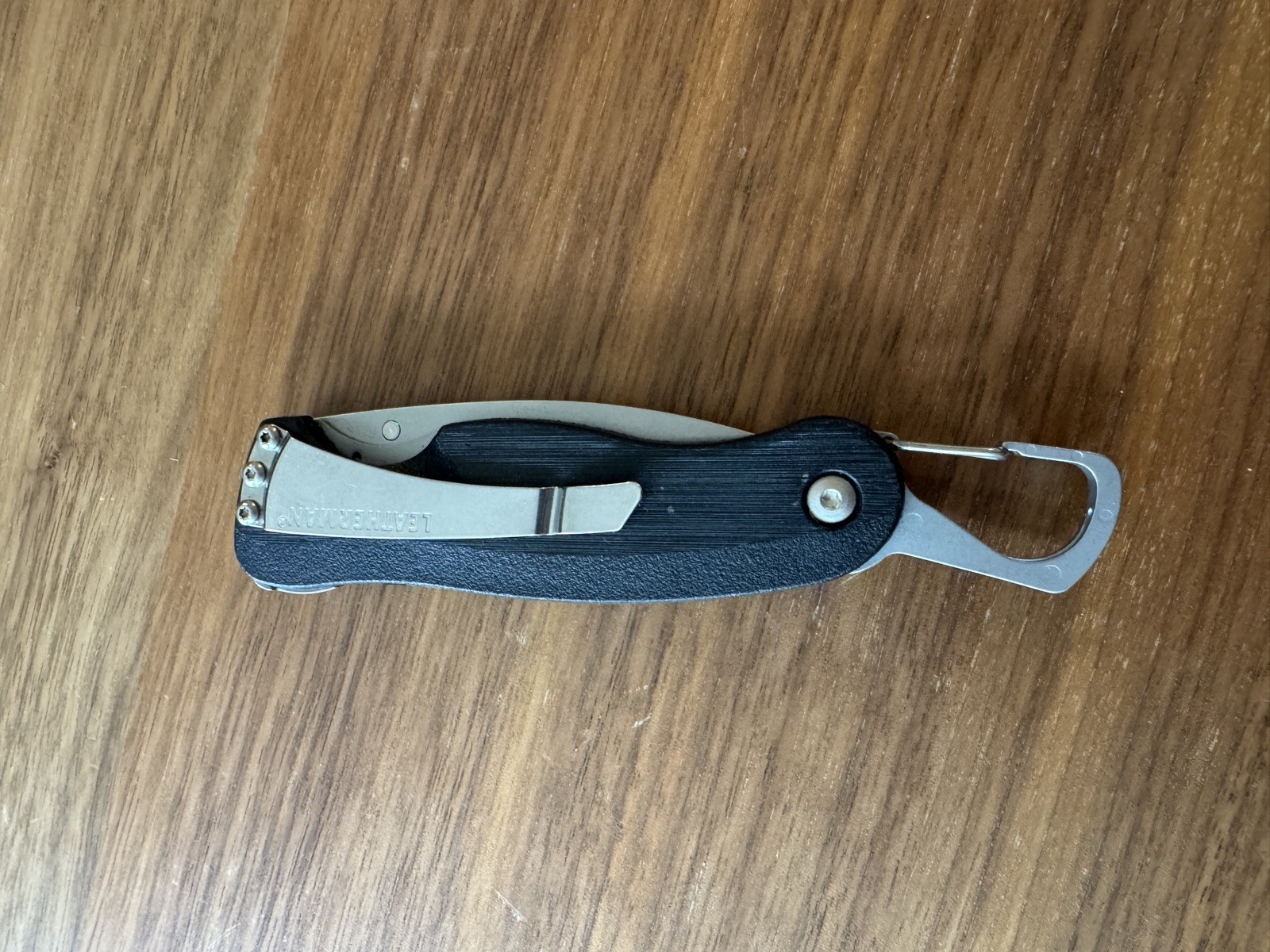 Leatherman Crater c33Lx Folding Knife Serrated 420HC Carabiner Leather Sheath