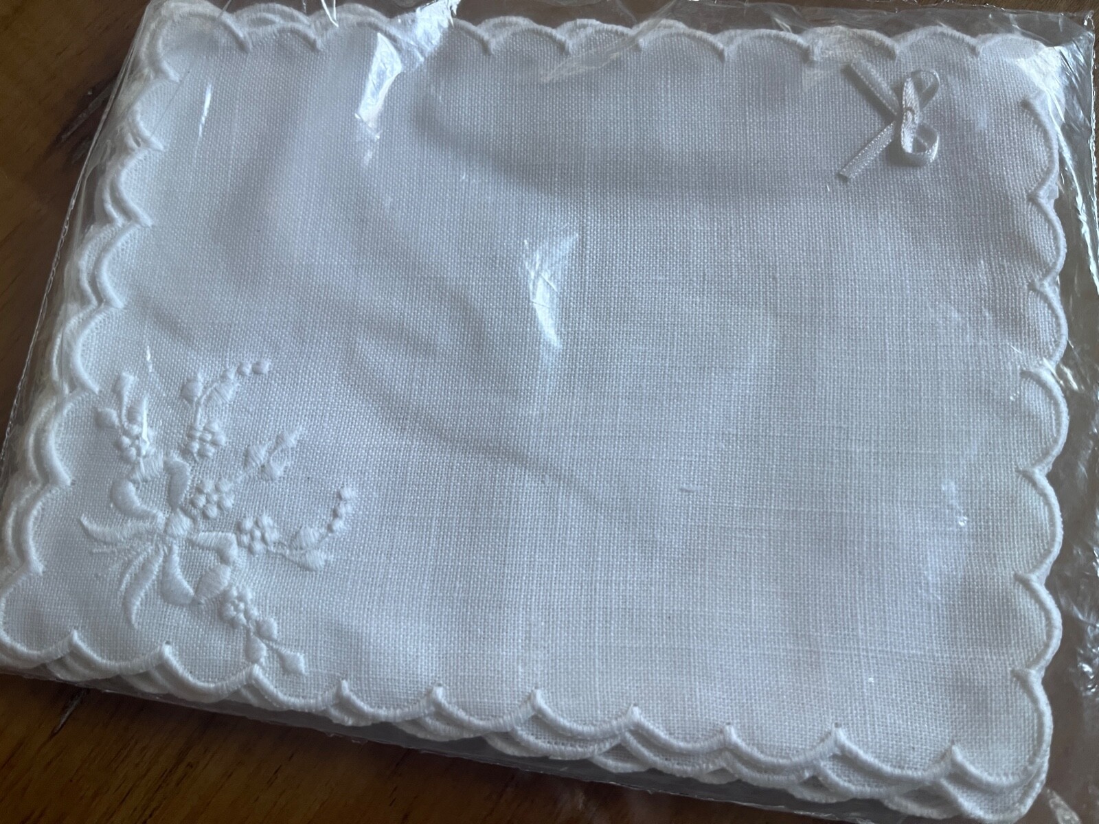 Vtg White Elegant Bow & Floral Bouquet  COCKTAIL Napkins set of 6 Embroidered