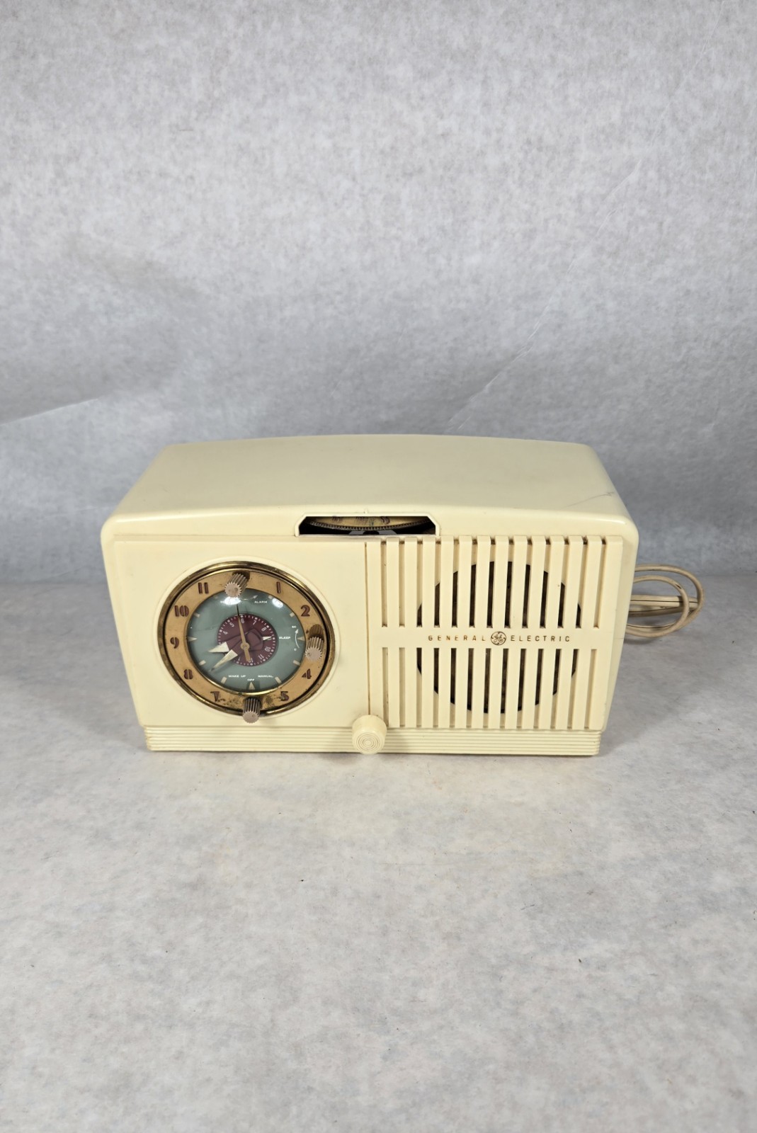 1951 General Electric Model 517F Tube Radio Ivory Cabinet AM Alarm Clock WORKS 