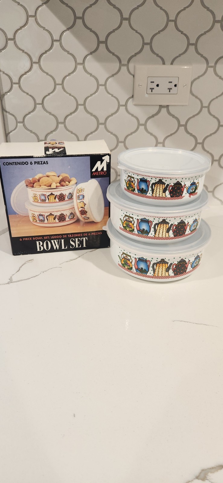 Vintage 1970s Enamelware Teapot Nesting Mixing Bowls Set Of 3 with Plastic Lids 