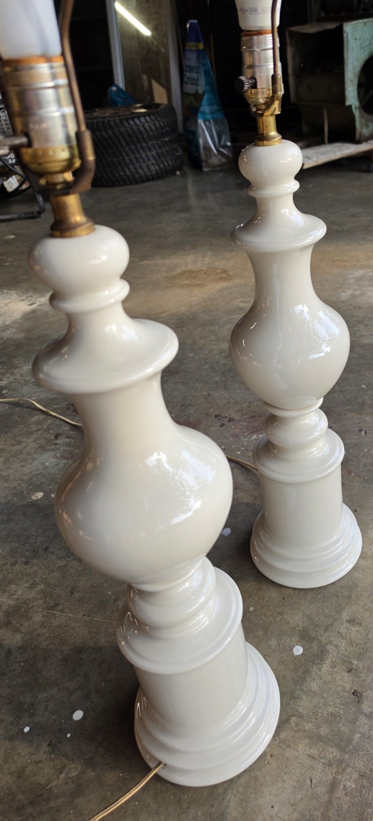 Vintage MCM White Ceramic Table Lamps Pair Hollywood Regency Turned Gpurd S-1934 Vintage MCM White Ceramic Table Lamps Pair Hollywood Regency Turned Gpurd S-1934