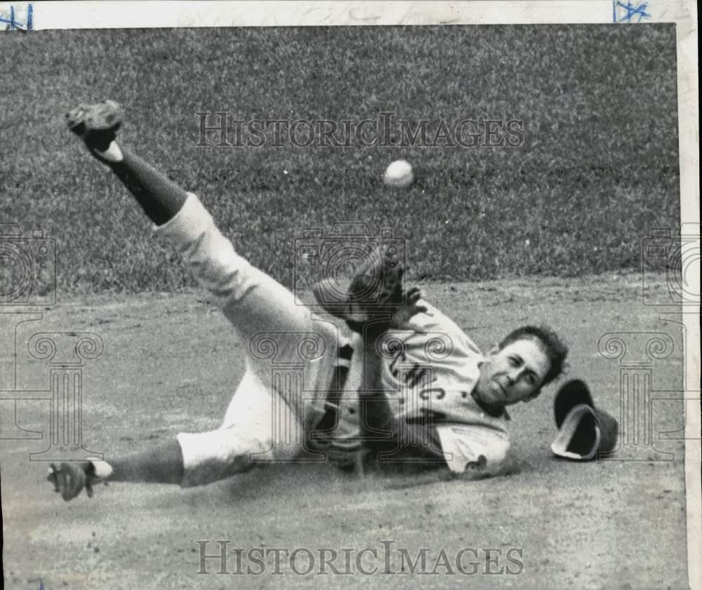 1969 Press Photo Don Kessinger stops grounder in Washington, D.C. All Star game 1969 Press Photo Don Kessinger stops grounder in Washington, D.C. All Star game