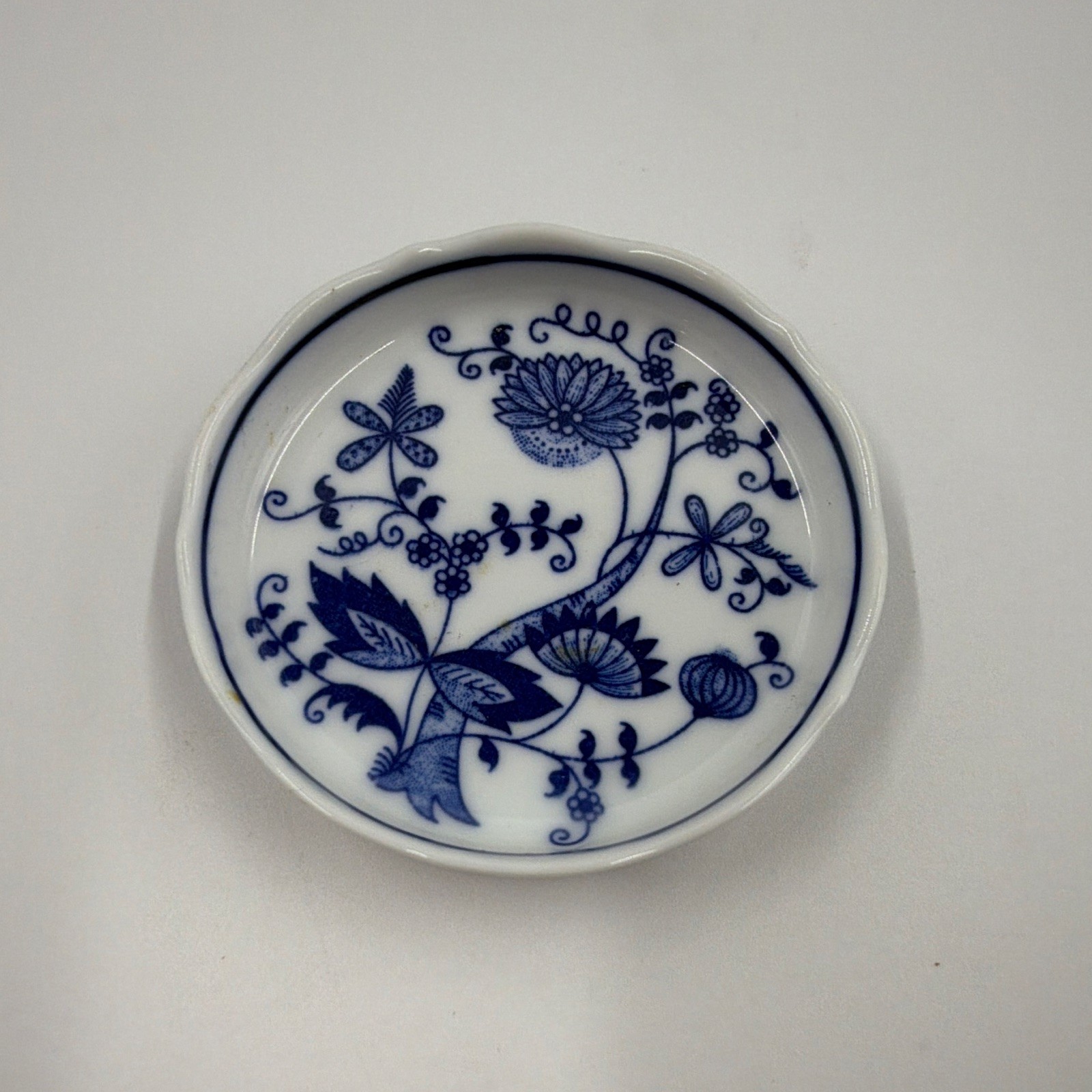 Lot of 4 Vtg Vienna Woods Blue Onion Fine China Coasters Trinket Dish Japan 3.5” Lot of 4 Vtg Vienna Woods Blue Onion Fine China Coasters Trinket Dish Japan 3.5”