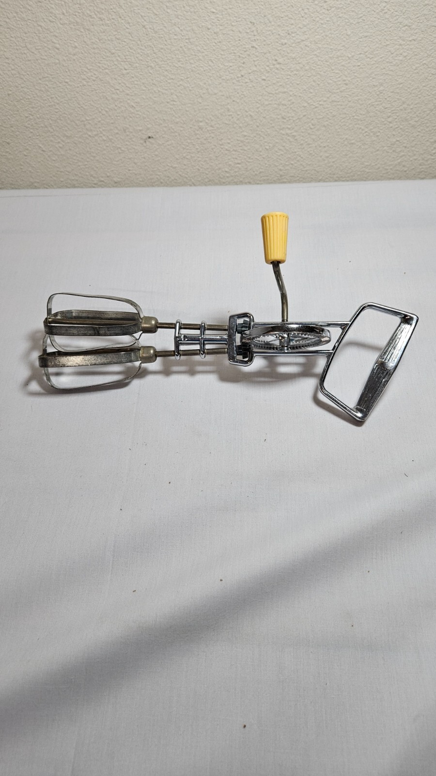 Vintage unbranded eggbeater