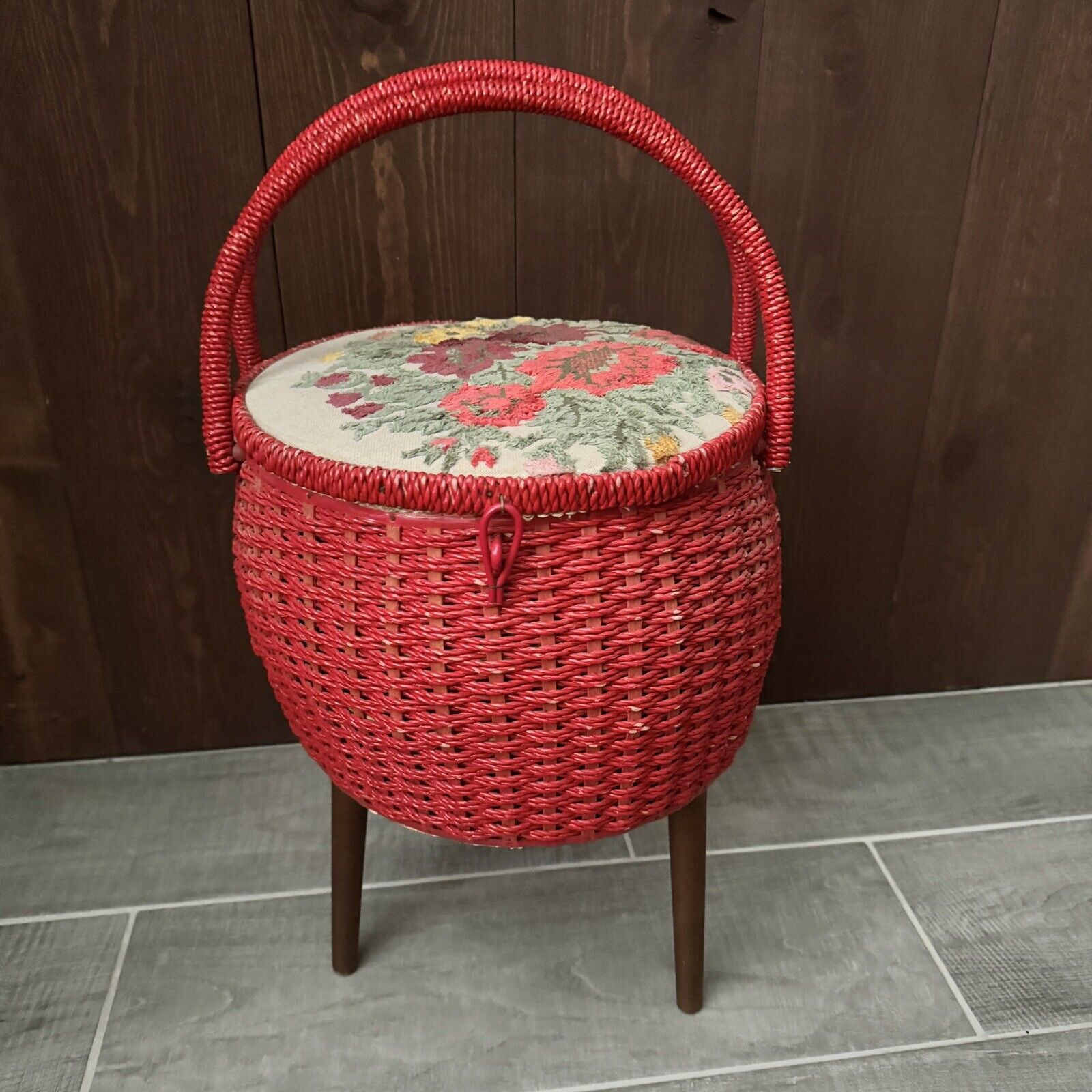 Vtg Wicker Sewing Basket With Legs Needlepoint Floral Red Exclusively For Singer