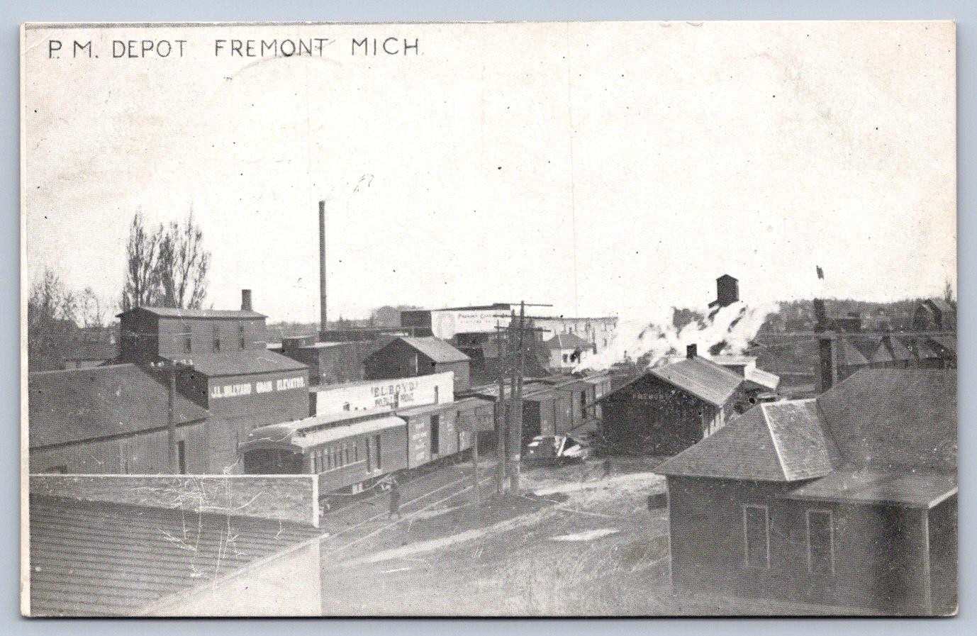 K69/ Fremont Michigan Postcard c1910 M.P. Railroad Depot 178