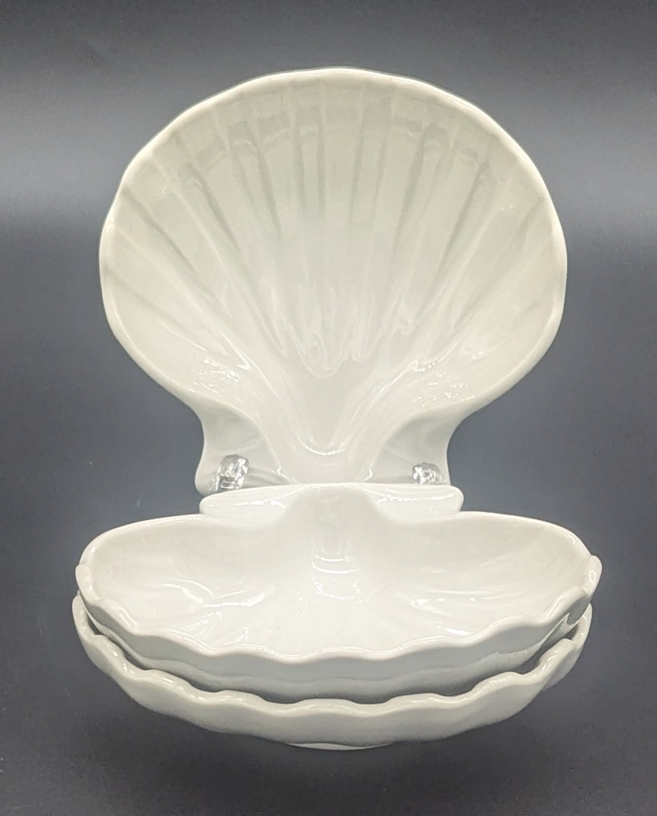 Vintage Hall China #229 Three White Shell Shaped Individual Bakers Wear Chip