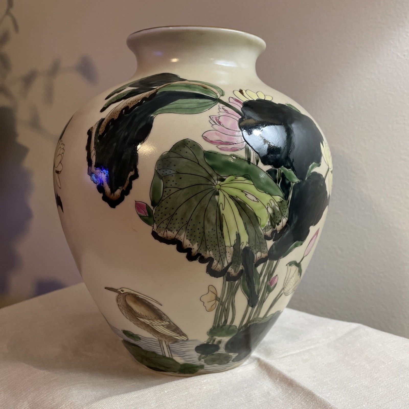Chinoiserie Pond Crane Toyo Macau Ceramic Vintage Painted Vase - Lamp Base Chinoiserie Pond Crane Toyo Macau Ceramic Vintage Painted Vase - Lamp Base
