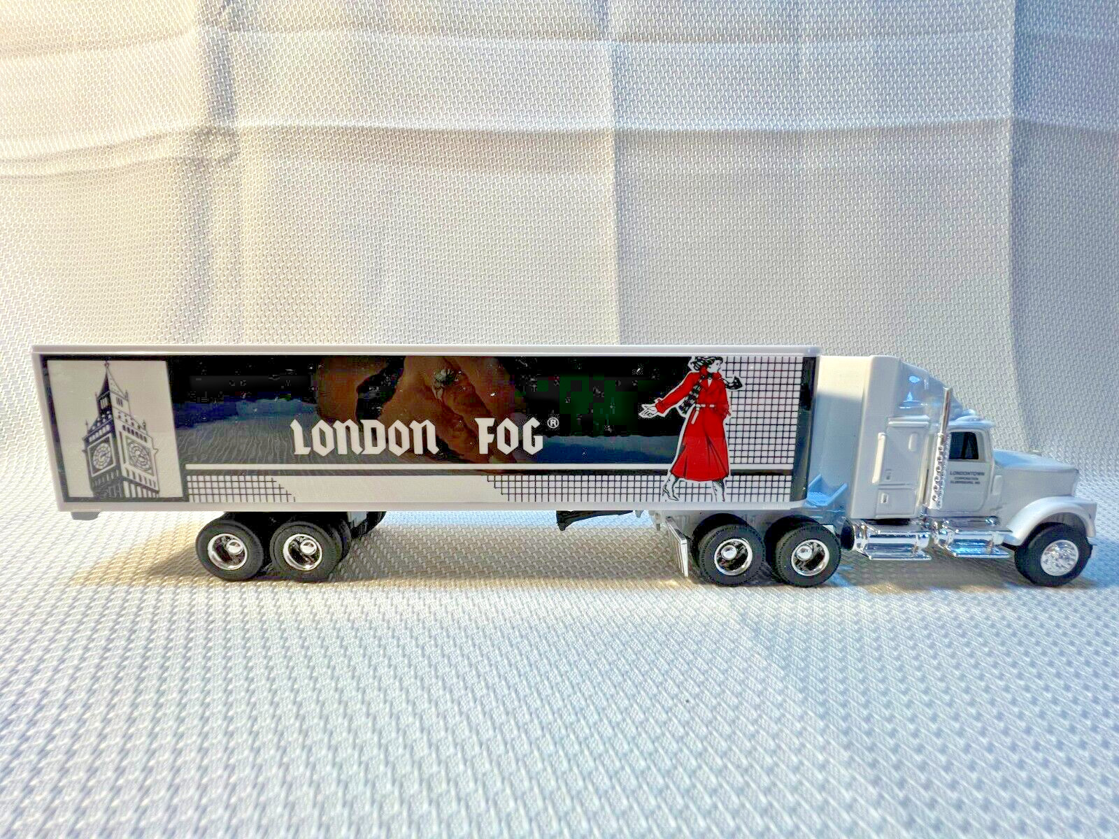 ERTL London Fog #9648 18 Wheeler Die Cast 1:64 Tractor Trailer BRAND NEW ERTL London Fog #9648 18 Wheeler Die Cast 1:64 Tractor Trailer BRAND NEW