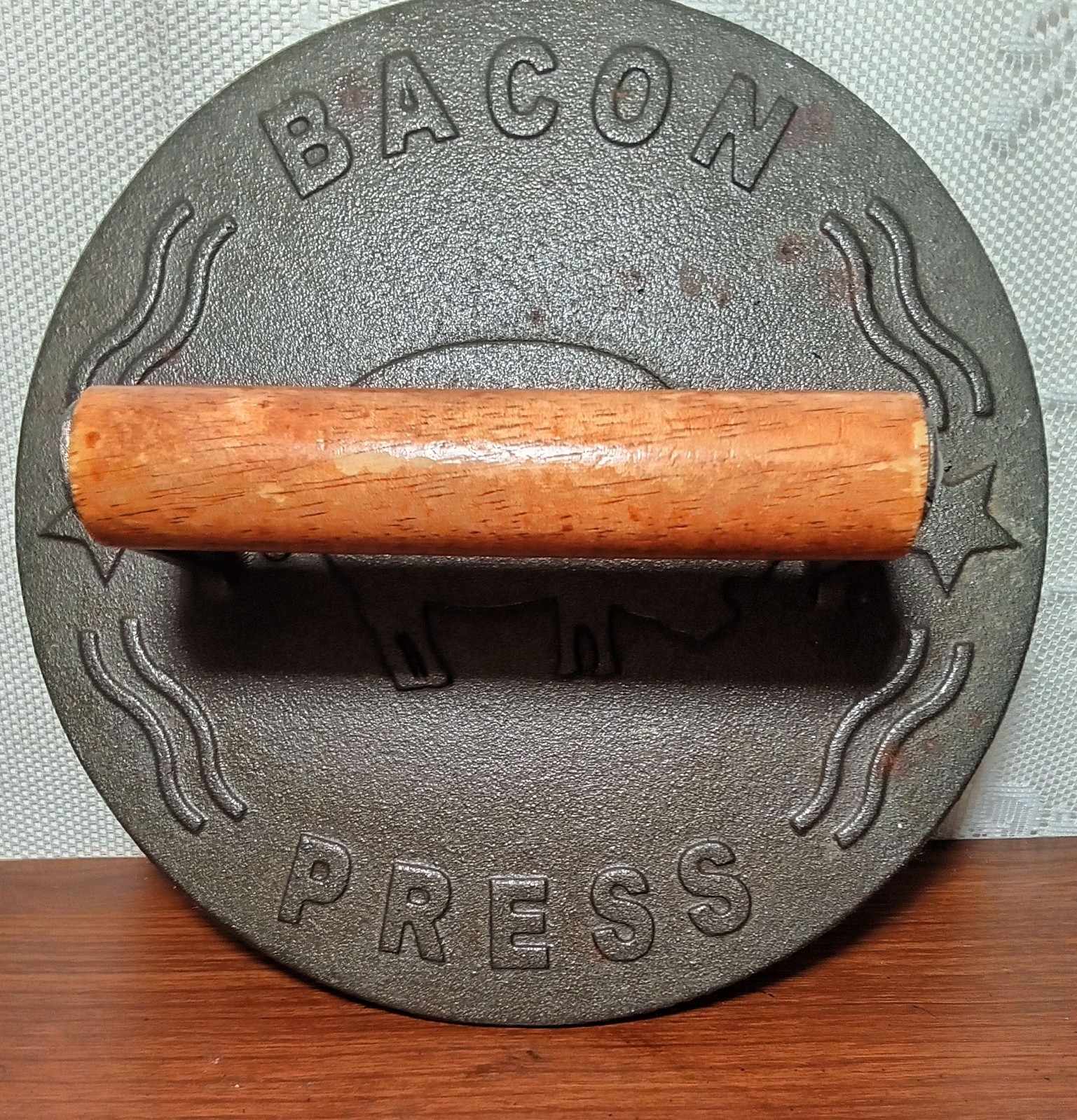 Bellemain Cast Iron Grill Press Heavy-duty Bacon Press Wood Handle 8.5\