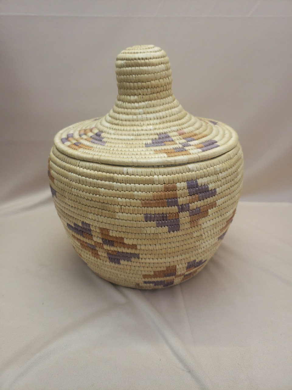 VTG Alaskan Inuit Coiled Beach Grass Lidded Basket  10