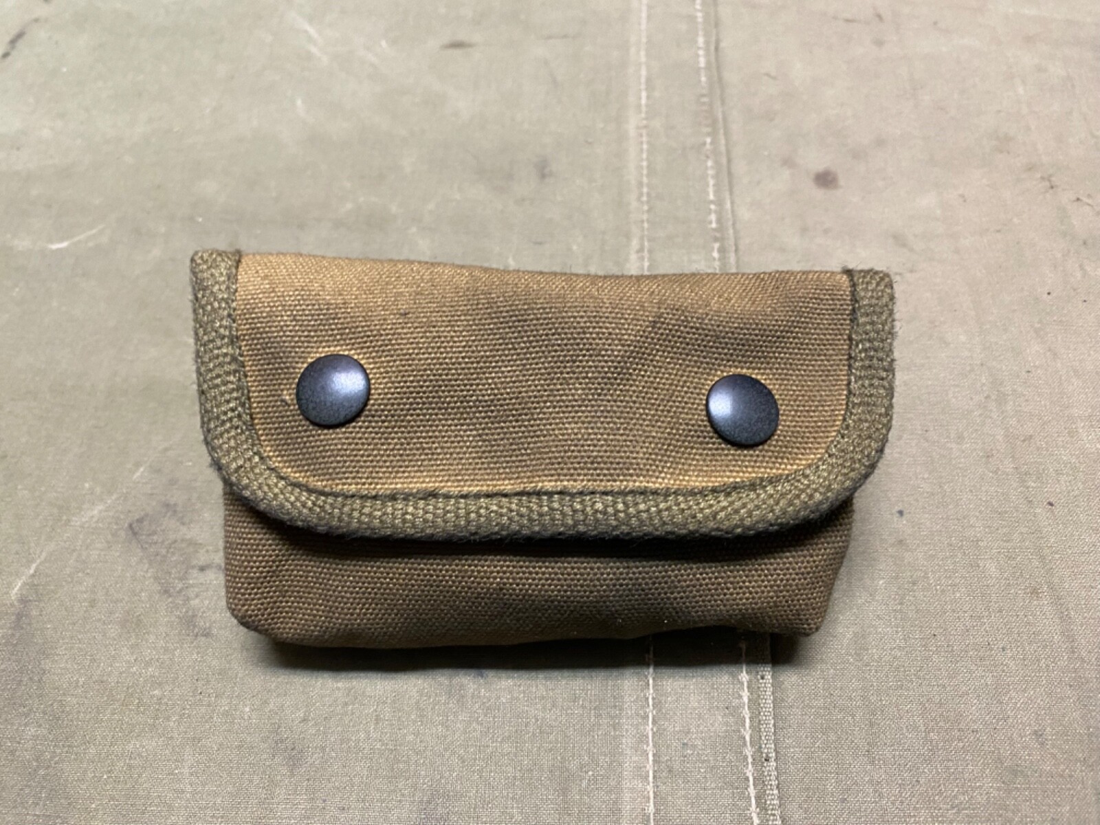 WWII US USMC MARINE P1941 FIRST AID CARRY POUCH- AGED WEATHERED FOR FILM USE