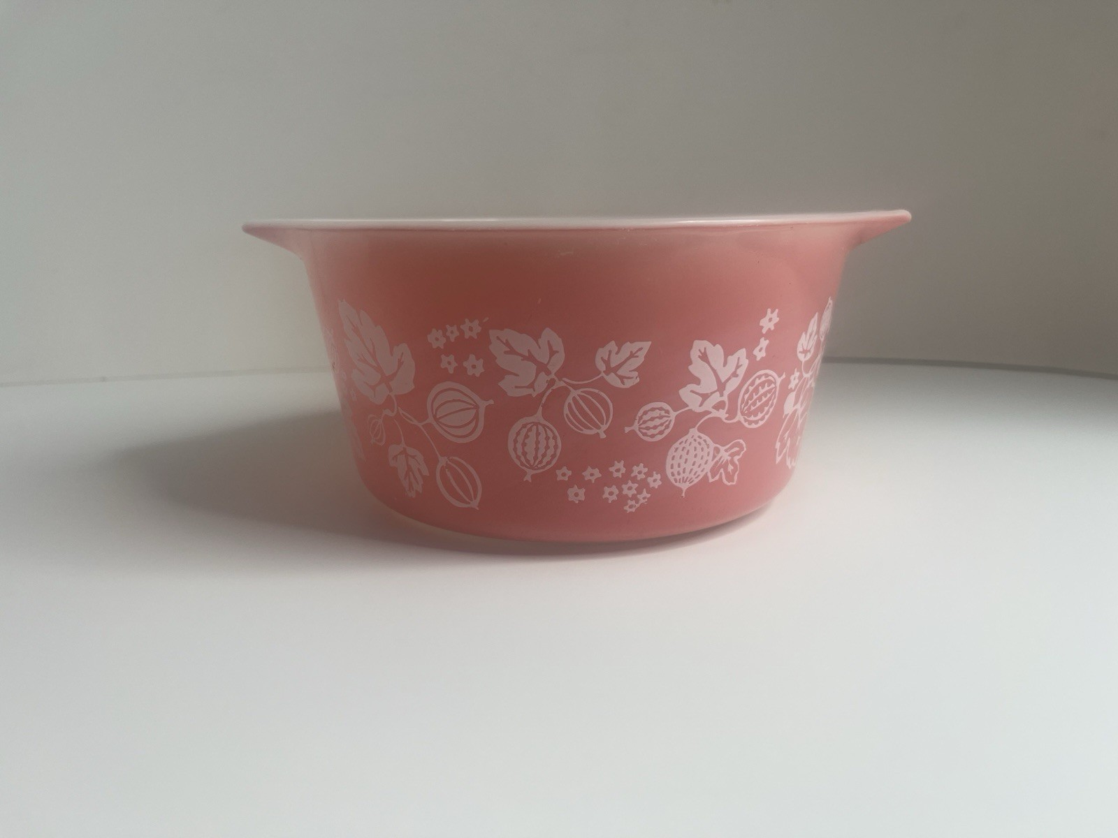 Vintage Pyrex #473 Pink Gooseberry Cinderella Casserole Dish 1 Qt (No Lid) Vintage Pyrex #473 Pink Gooseberry Cinderella Casserole Dish 1 Qt (No Lid)