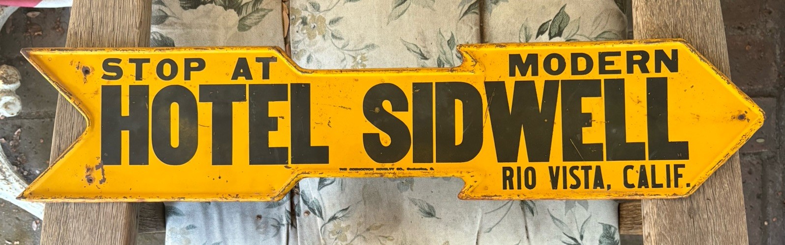 Rare  Original 1930s Hotel Sidwell, Rio Vista, Calif. Tin Arrow Sign. 6x27
