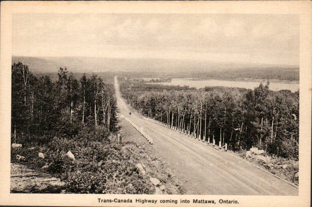 Mattawa Ontario - Trans-Canada Highway coming into town - Postcard - circa 1940