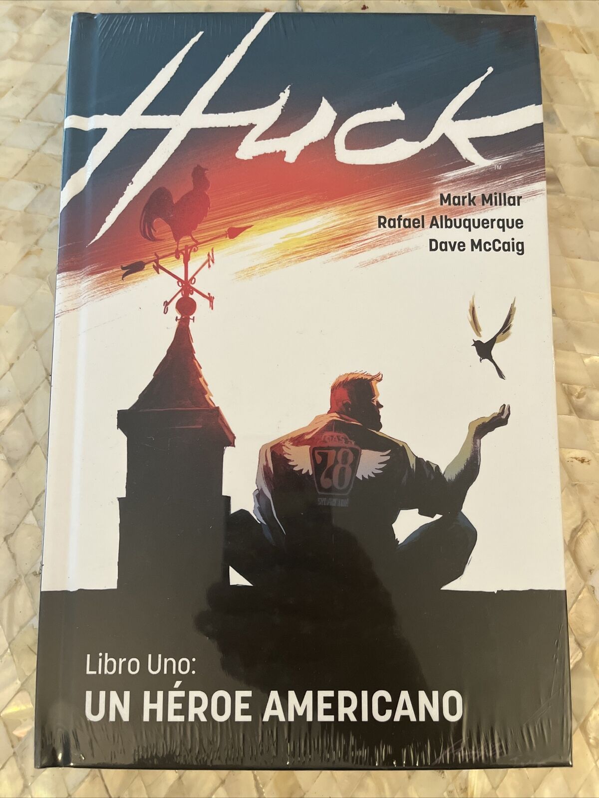 Huck Book 1 All-America *NEW* Hardcover Mark Millar Spanish Language
