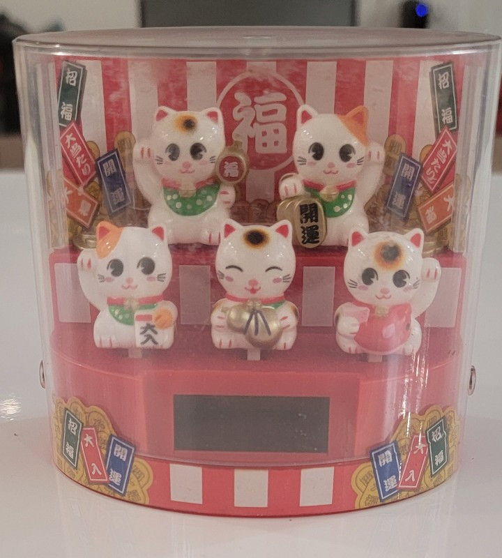 Brand New Five Maneki-Neko Lucky Cats Cute Beckoning Cats Dancing  Solar Dolls