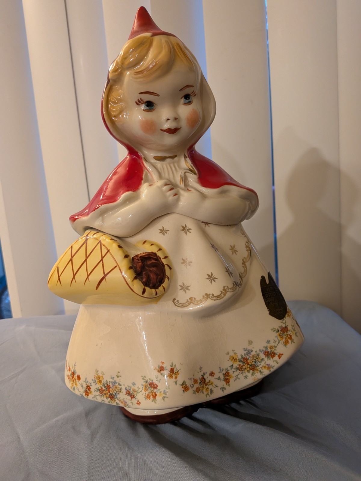 Vintage Hull Pottery Little Red Riding Hood Cookie Jar Lid #967 22 kt gold label