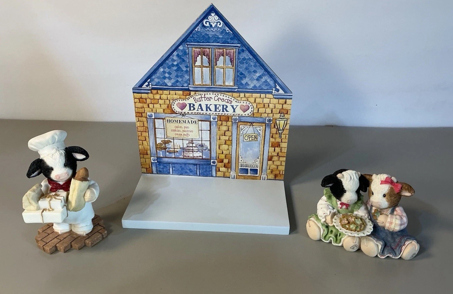 Enesco Mary’s Moo Moo Butter Cream Bakery Display 3 Pc Set