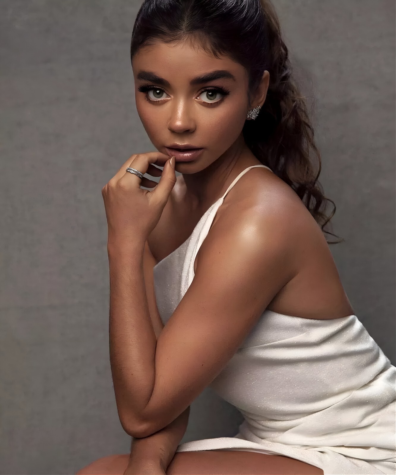 Sarah Hyland Vintage Style Portrait 8x10 Photo Print Reprint