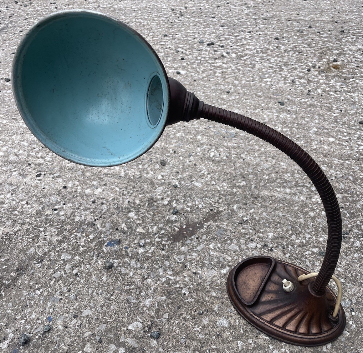 VINTAGE DECO 1930s SUPREME GOOSENECK DESK LAMP IN UNTOUCHED CONDITION..