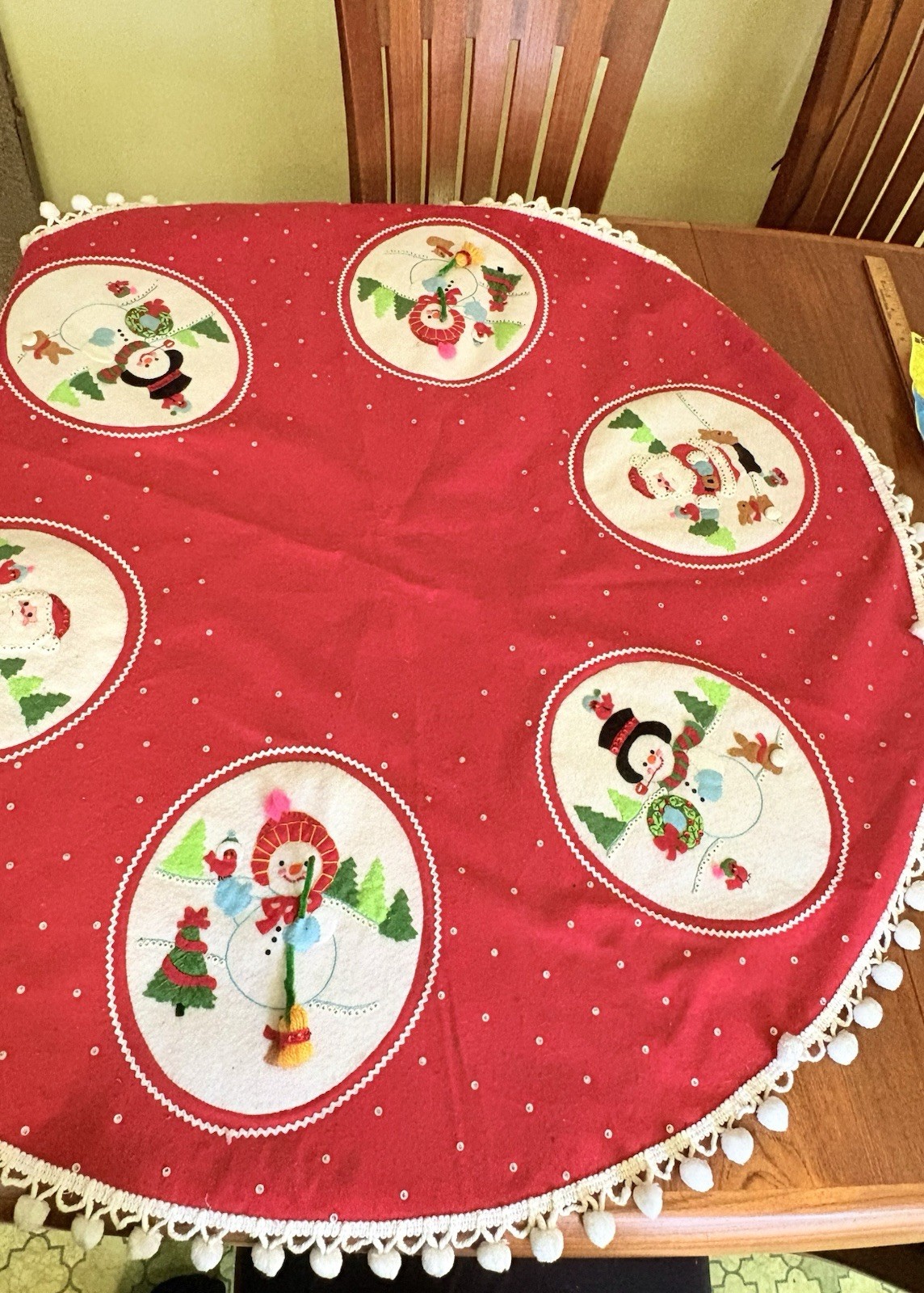 Vintage Bucilla CHRISTMAS CAMEOS Felt & Sequin Tree Skirt  Santa & Snowmen 45\