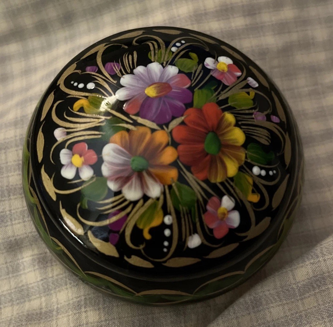 2” Vintage Ukrainian Hand Crafted Floral black Lacquer Trinket box Jewelry