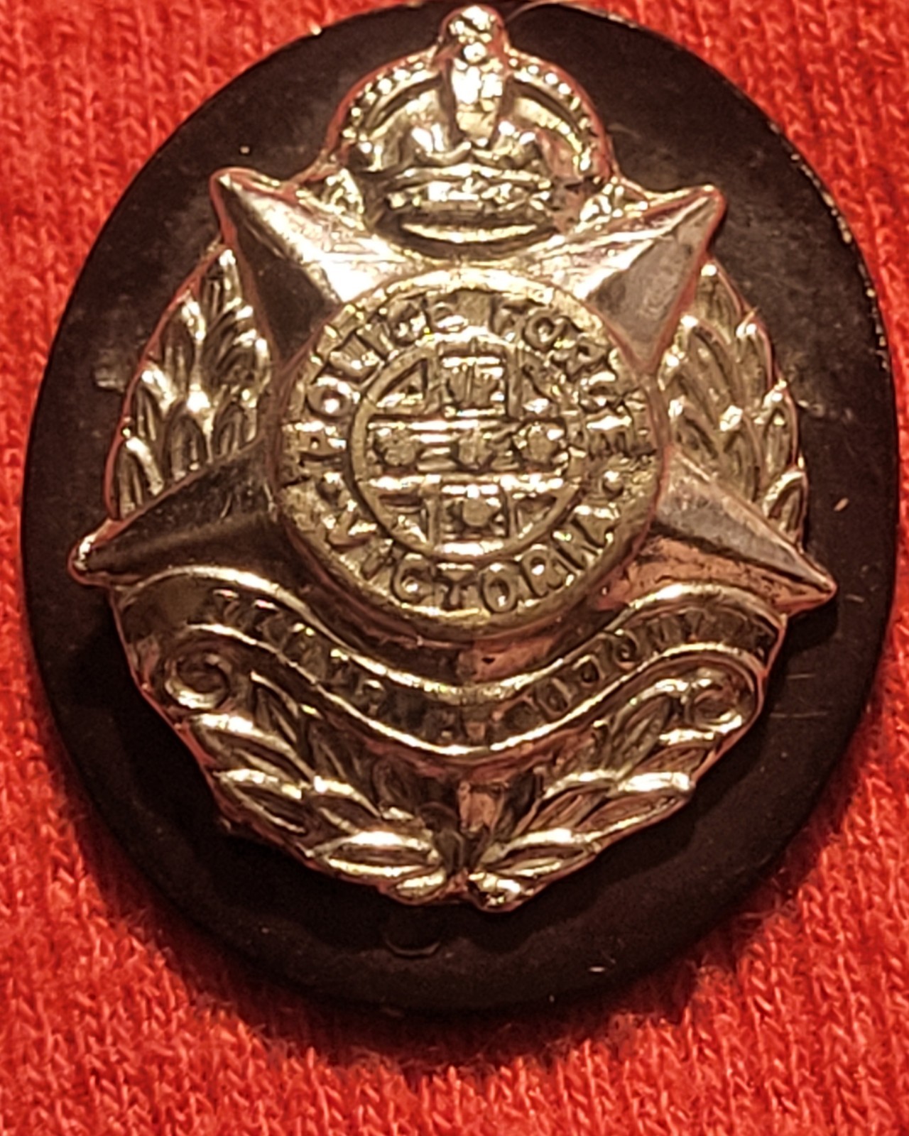 Vintage Victoria Police Force Australia Tenez Le Droit Small Insignia