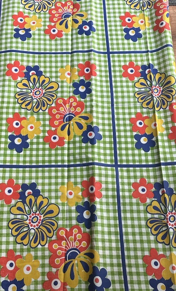 Vintage Mod 70’s Bright Floral Fabric Vintage Mod 70’s Bright Floral Fabric