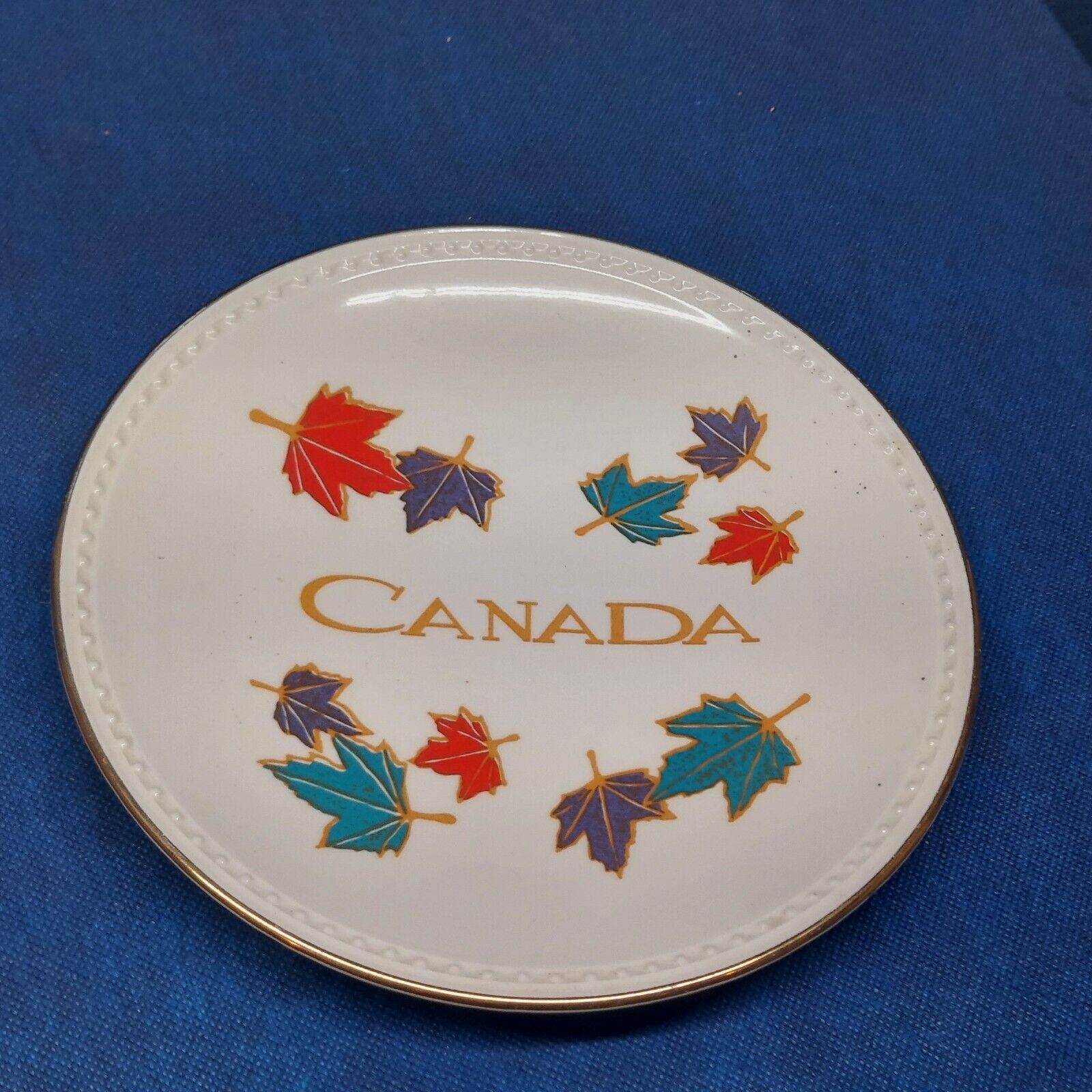 Vintage Canada Decorative Collector\'s Plate by Impressions Canada 22K Gold Trim 
