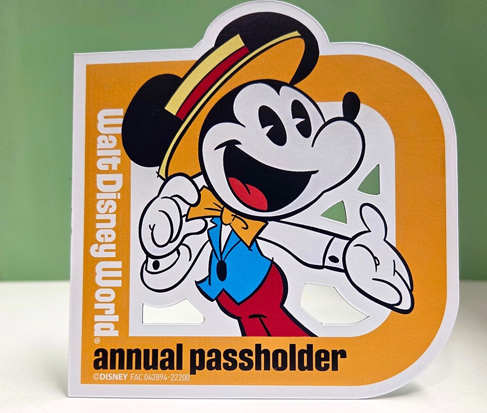 *Copy* Walt Disney Dapper Mickey Annual Passholder Magnet *Aftermarket*