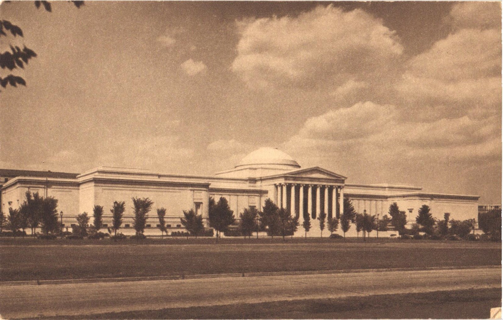 Washington DC National Gallery of Art from Mall Postcard 1940s Unused