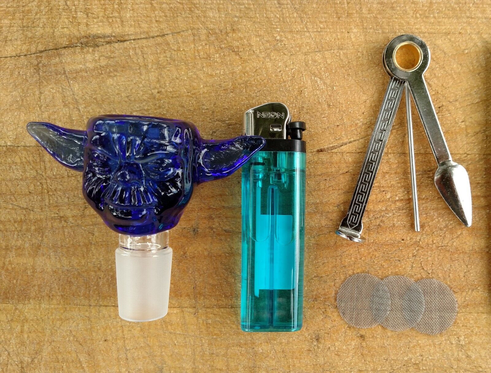 Star Wars Yoda Blue Glass Bowl Tobacco Pipe 18 MM Male