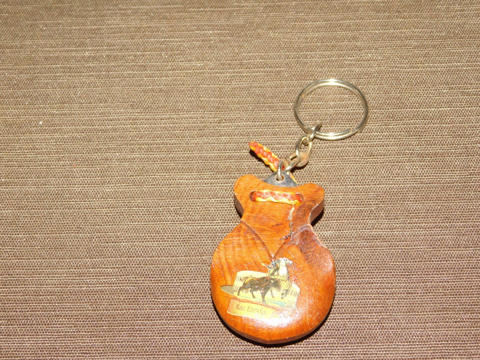 VINTAGE OLD CAR KEY CHAIN WOOD SOUVENIR ESPANA SPAIN BULL MINI CASTANETS