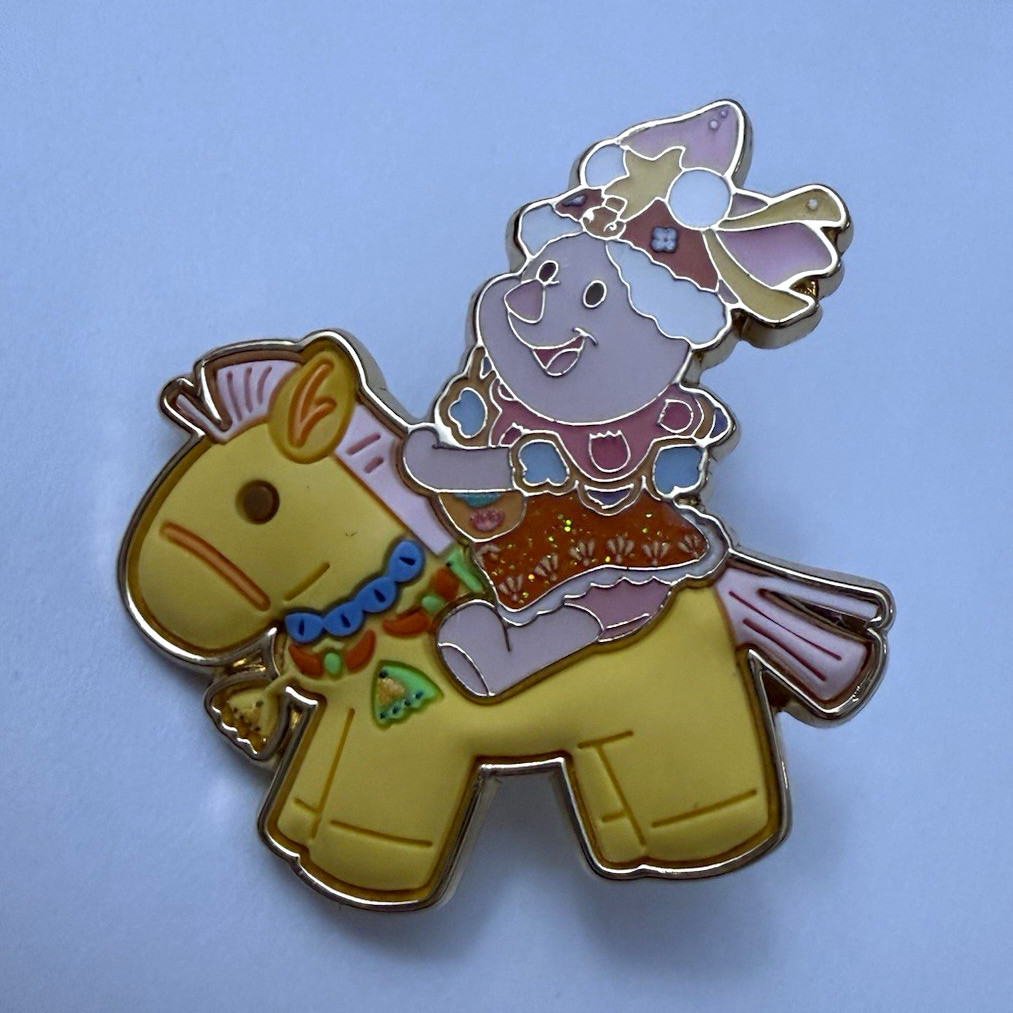 SDR Shanghai Winnie the Pooh Lunar New Year of Horse Mystery Piglet Disney Pin